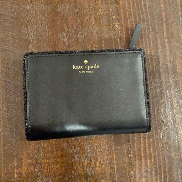 Black Kate Spade Wallet NWT - Picture 1 of 4